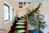 Großzügiges und repräsentatives Einfamilienhaus mit Traumgarten - massive Treppe zum OG